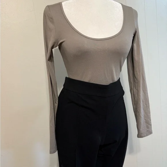 Hollister Taupe Long Sleeve Scoop Neck Top - Picture 2 of 6